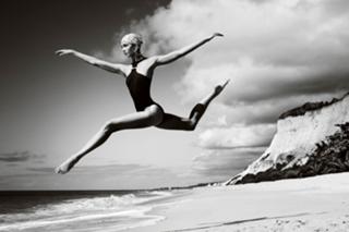 Karlie Kloss feet photo thumbnail