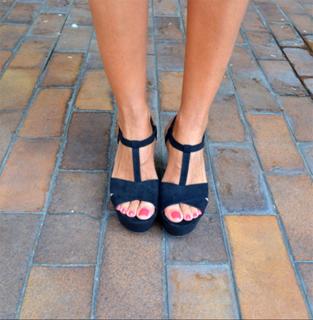 Paula Echevarría feet photo thumbnail
