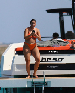 Jacqueline Jossa feet photo thumbnail