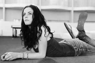 Kaya Scodelario feet photo thumbnail