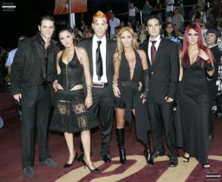 Dulce María feet photo thumbnail