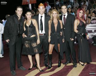 Dulce María feet photo thumbnail