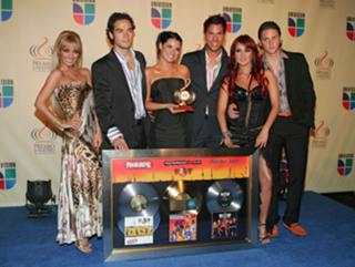 Dulce María feet photo thumbnail