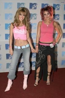 Dulce María feet photo thumbnail