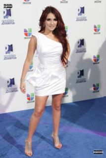 Dulce María feet photo thumbnail