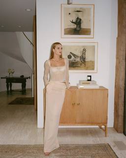 Rosie Huntington-Whiteley feet photo thumbnail