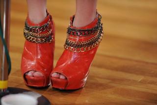 Dulce María feet photo thumbnail