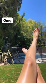 Erin Lim feet photo thumbnail