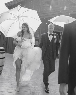 Taylor Hill feet photo thumbnail