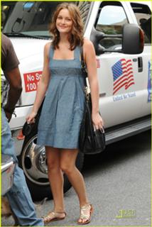 Leighton Meester feet photo thumbnail