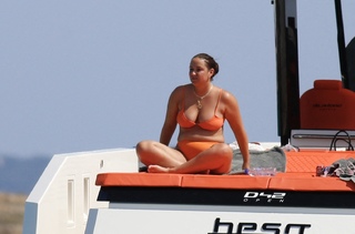 Jacqueline Jossa feet photo thumbnail