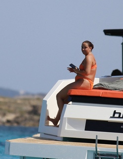 Jacqueline Jossa feet photo thumbnail