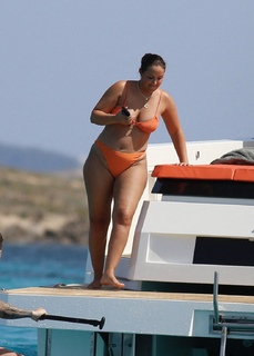 Jacqueline Jossa feet photo thumbnail
