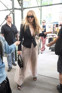 Jennifer Lawrence feet photo thumbnail