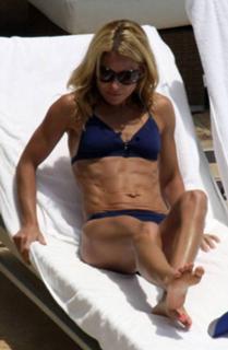 Kelly Ripa feet photo thumbnail