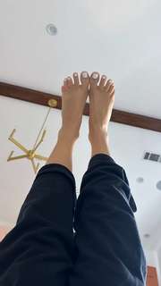 Corinna Kopf feet photo thumbnail