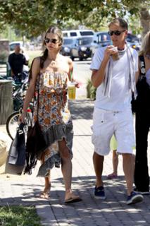 Alessandra Ambrosio feet photo thumbnail