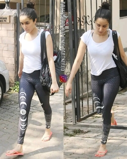 Shraddha Kapoor feet photo thumbnail