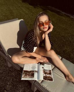 Karolina Pisarek feet photo thumbnail