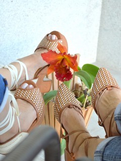 Cláudia Citroni feet photo thumbnail