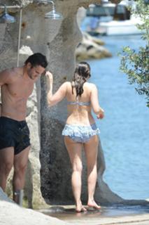 Kelly Brook feet photo thumbnail