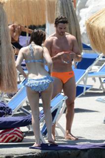 Kelly Brook feet photo thumbnail
