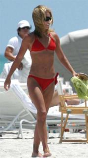Kelly Ripa feet photo thumbnail