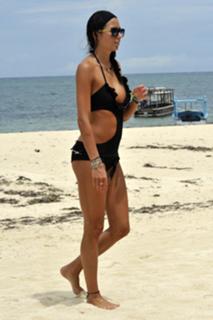 Elisabetta Gregoraci feet photo thumbnail