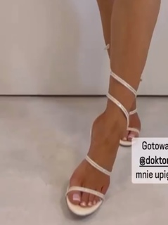 Karolina Pisarek feet photo thumbnail