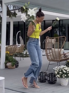 Klaudia Halejcio feet photo thumbnail