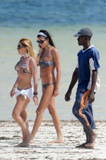 Elisabetta Gregoraci feet photo thumbnail