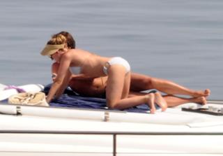 Scarlett Johansson feet photo thumbnail
