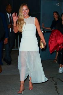 Jennifer Lawrence feet photo thumbnail