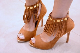 Cláudia Citroni feet photo thumbnail