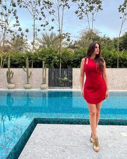 Dorra Zarrouk feet photo thumbnail