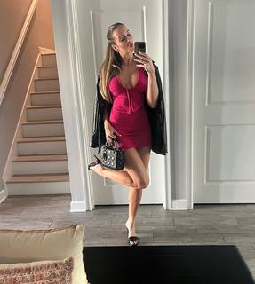 Chelsea Green feet photo thumbnail