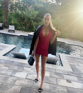 Chelsea Green feet photo thumbnail