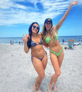 Chelsea Green feet photo thumbnail