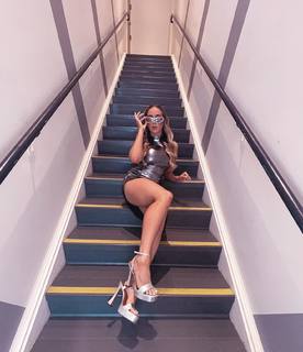 Chelsea Green feet photo thumbnail
