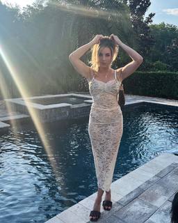 Chelsea Green feet photo thumbnail