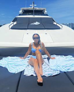 Chelsea Green feet photo thumbnail