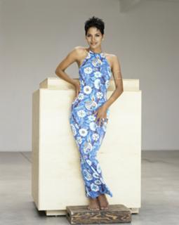 Halle Berry feet photo thumbnail