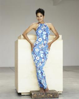 Halle Berry feet photo thumbnail