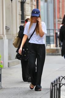 Jennifer Lawrence feet photo thumbnail