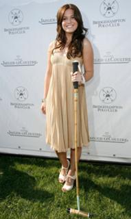 Mandy Moore feet photo thumbnail