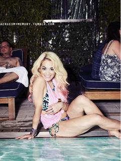Rita Ora feet photo thumbnail