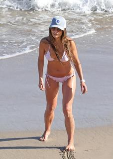 Jordana Brewster feet photo thumbnail