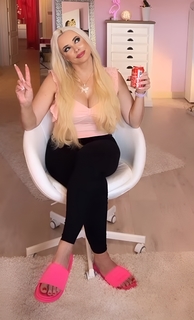 Daniela Katzenberger feet photo thumbnail