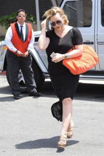 Hilary Duff feet photo thumbnail