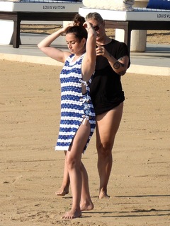 Ana de Armas feet photo thumbnail